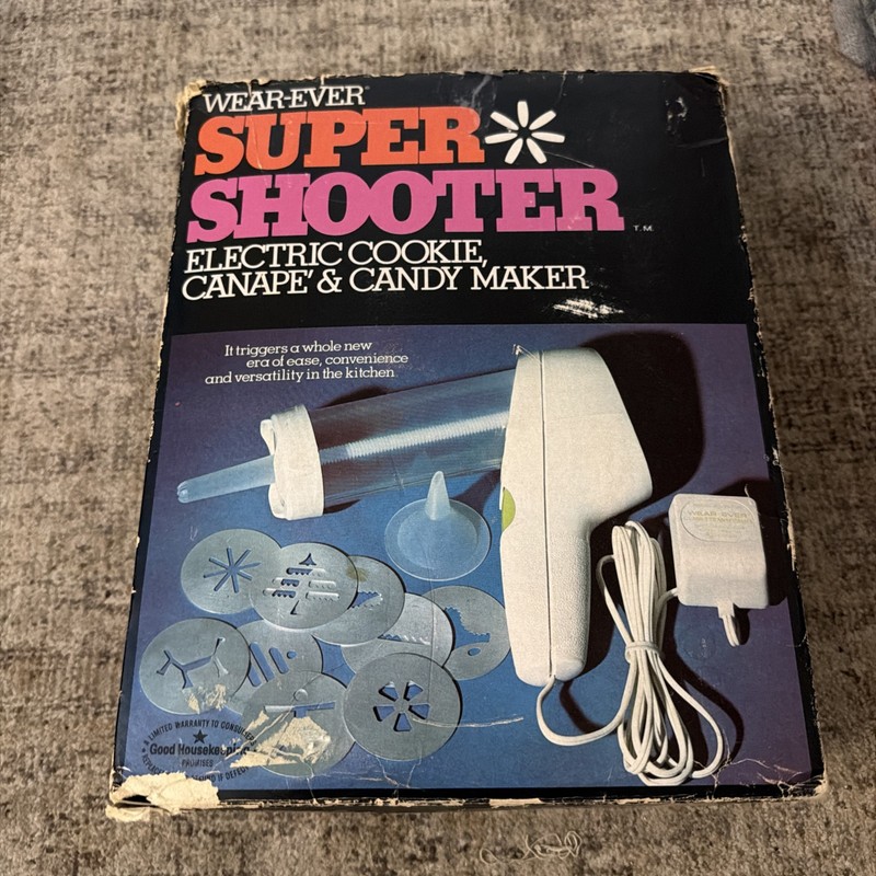 Vintage Wear-Ever 70001 Super Shooter Electric Cookie & Candy Maker With 9 Disks