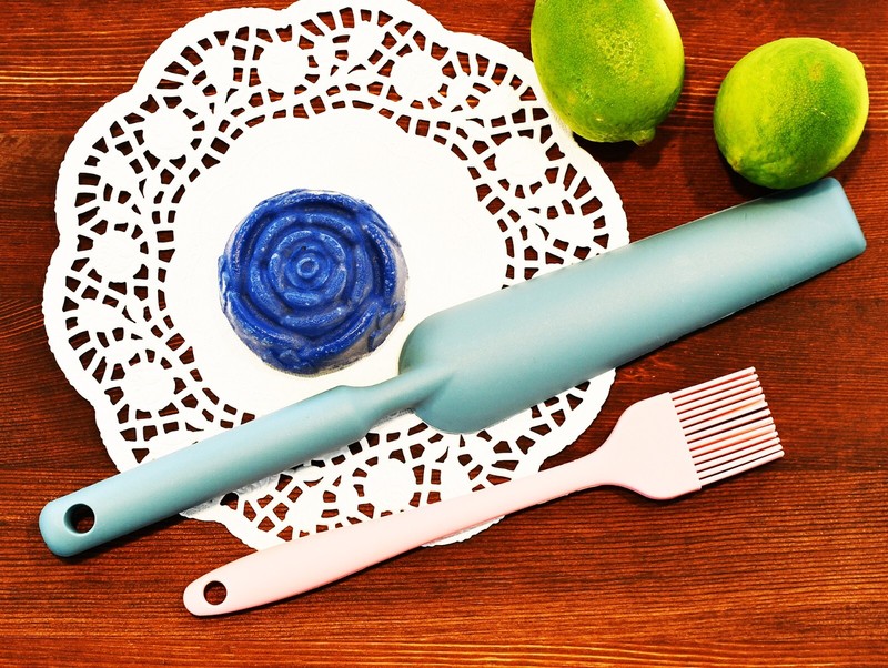 Silicone Rose Flower Cake Topper, Soap, Cake, Jelly, Chocolate, Candy, Ice 2pack gallery
