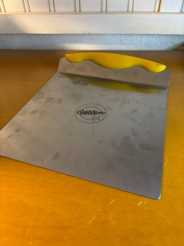 Wilton Cake Lifter Slicer Cutter Cookie Scoop 8" Stainless Steel Non Slip Handle