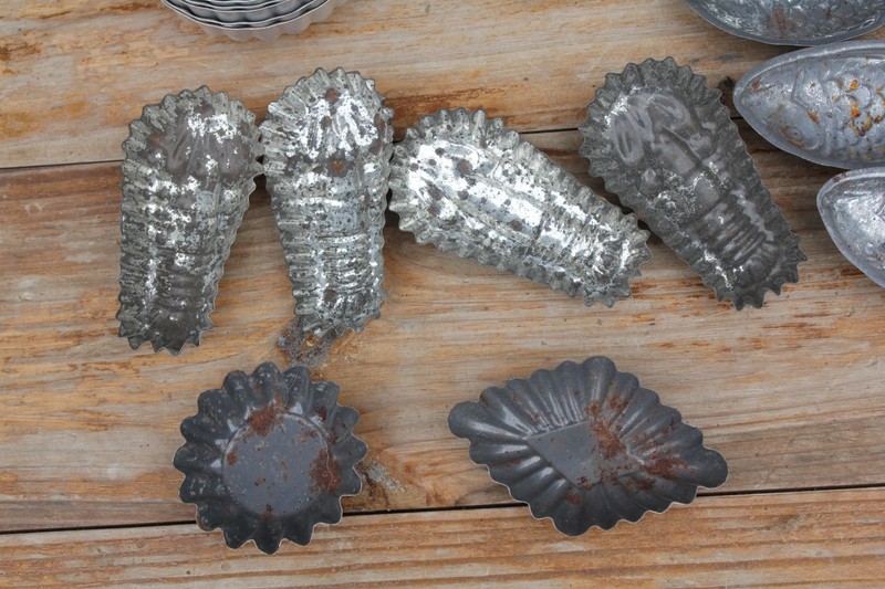 Vintage Lot 22 Fish Bundt Aluminum Metal Tart Cake Jello Baking Molds Crafting gallery