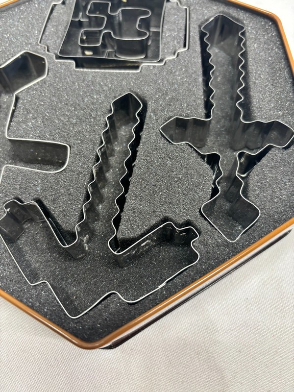 Minecraft Cookie Cutters Set + Tin - Creeper Sword Pickaxe Steve 2013 ThinkGeek gallery