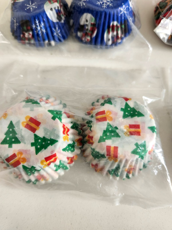 Wilton Christmas and Easter Baking Cups 1 in x 2 in New!!! 450 total gallery