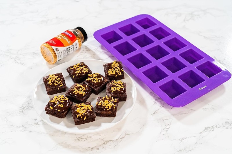 Silicone Brownie Pan with Dividers - 15 Cavities gallery