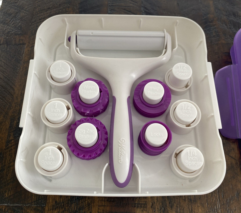 Wilton Cake Decorating Fondant Ribbon Cutter With Storage Case 25 Pieces