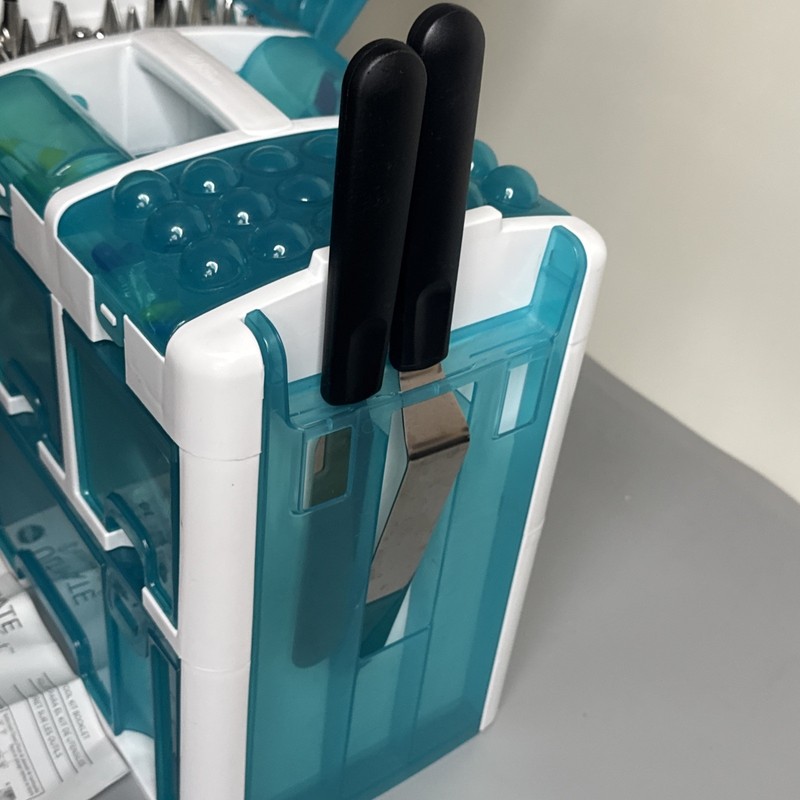 WILTON Ultimate Cake Decorating Set Tool Kit Caddy READ See photos for contents gallery