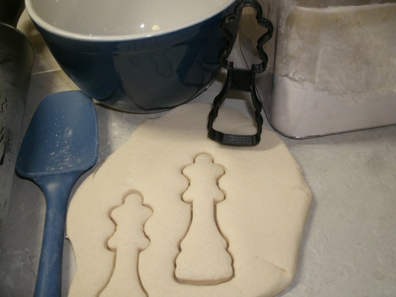 QUEEN CHESS BOARD GAME PIECE BLACK WHITE CHECKERBOARD COOKIE CUTTER USA PR2488 gallery
