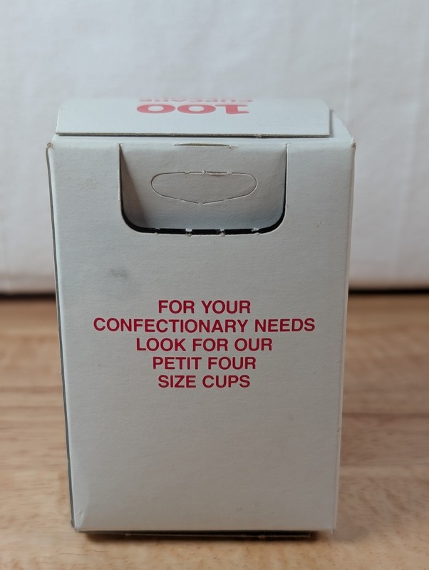 Vintage Pantry Bakers Cupcake Cases Christmas Holly Paper Baking Cups 100 Count gallery