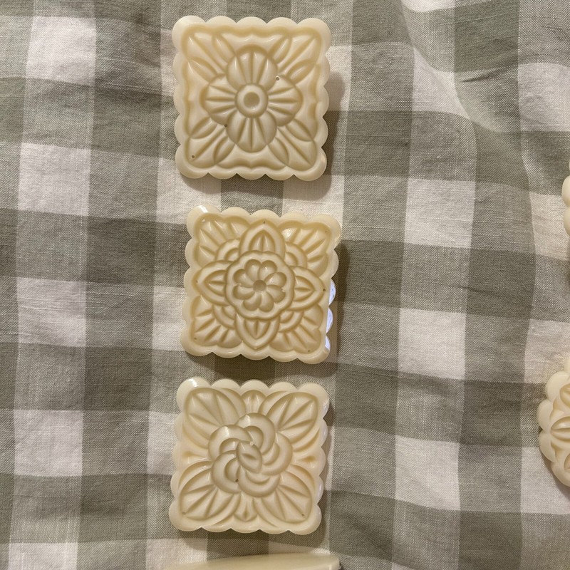 Mid-Autumn Festival Hand-Pressure Moon Cake Mold With 9 Pcs Mode Pattern gallery