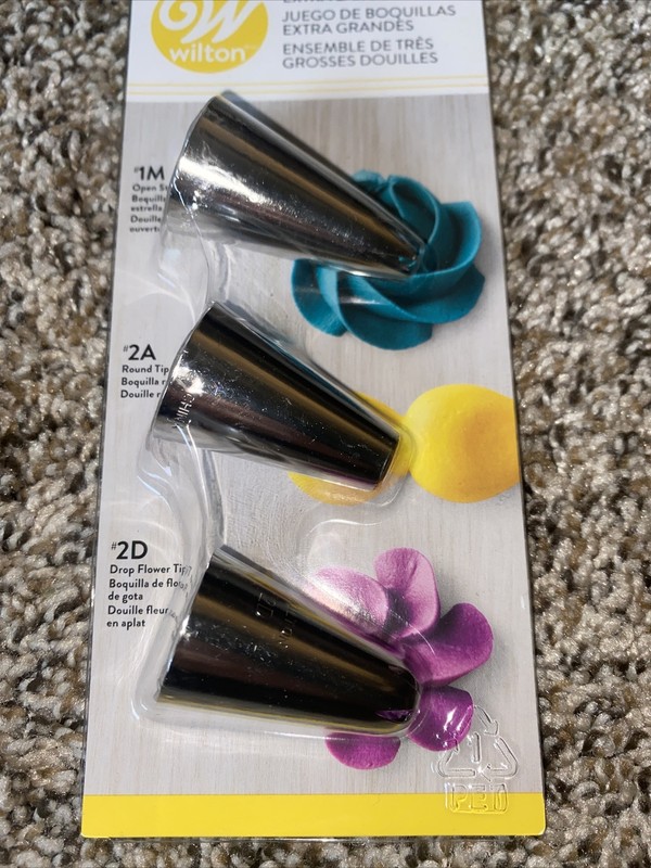 Wilton Cupcake Cake Decorating Tips Liners Candy Eyeballs Gold Spray NEW LOT gallery
