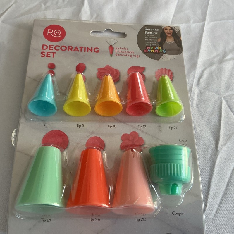 wilton RO 9 piece set 8 cake decorating tips 1 coupler gallery