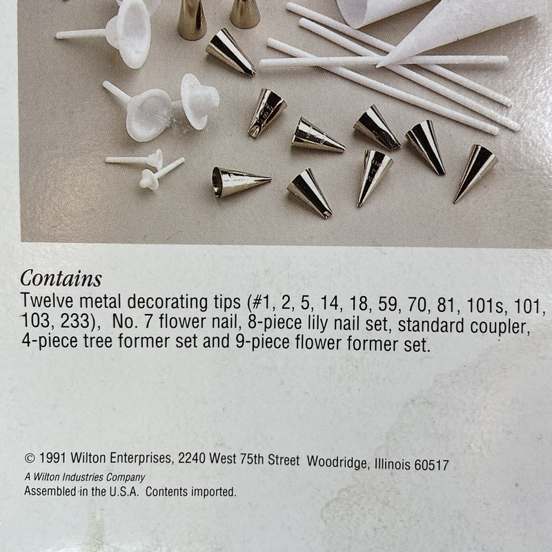Wilton Flowers And More Design 35 pc Student Kit Course II New Old Stock gallery