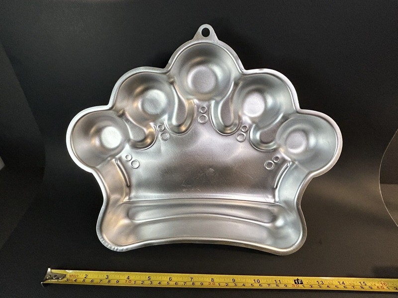 Princess Queen Crown Cake Pan Form Jello Mold 2105-1015 2006 Wilton Preowned gallery
