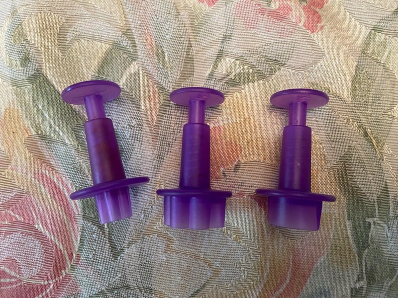 10 piece Wilton fondant punch cutters flower, star, bow, bird, leaf gallery
