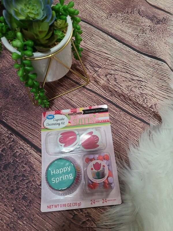 HAPPY Spring 24 Cupcake Standard Liners Floral Baking Cups, candy & Picks NEW