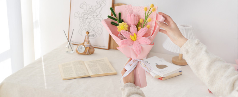 Handmade Crochet Pink Rose Daisy Bouquet for Fily & Friends Finished gallery