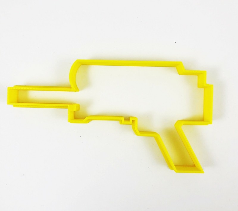 Water Gun Cookie Cutter–Kitchen Baking Pistol Squirt Soaker Party Blaster Super