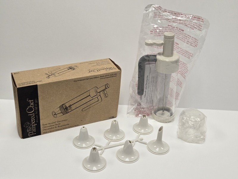 The Pampered Chef Easy Accent Decorator 1778 Complete Brand New in Box