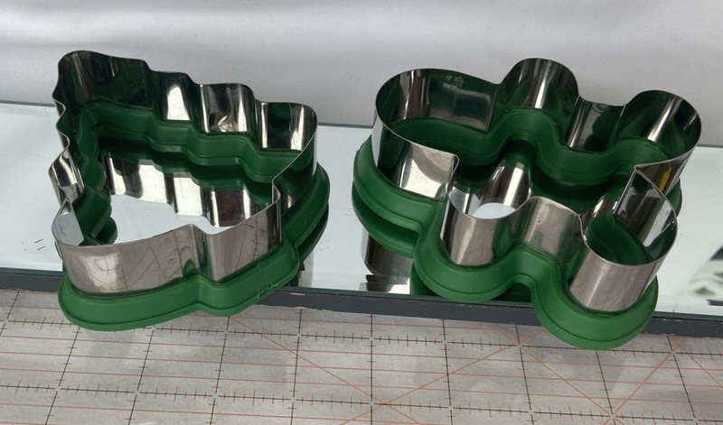 WILTON Comfort Grip Metal Christmas Cookie Cutters TREE & GINGERBREAD PERSON (2) gallery