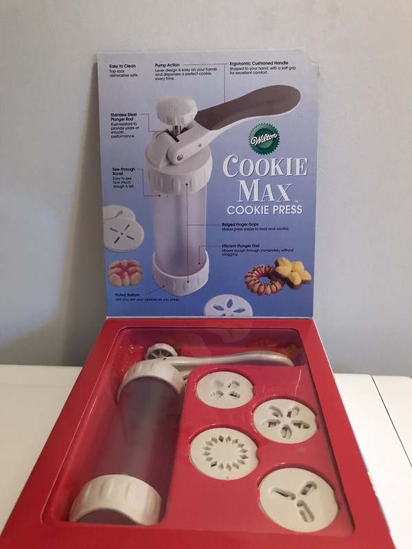 Wilton Cookie Max Cookie Press W/12 Different Shapes Cookie Discs, Boxed Set
