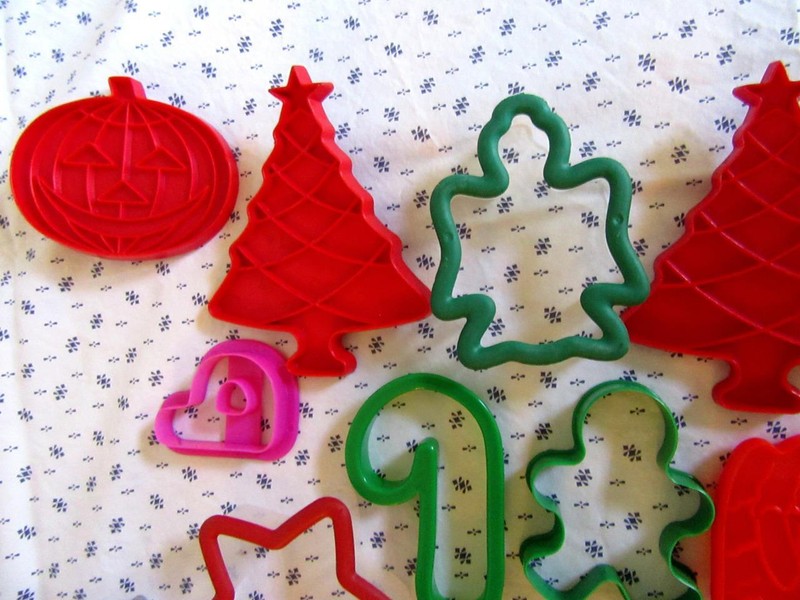 Vintage Lot! 37 COOKIE CUTTERS Christmas Angel-SANTA-Tree-Bunny Rabbit-PORKY PIG gallery