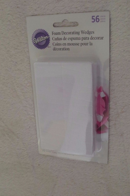 Wilton Foam Decorating Wedges 56 pieces White 1907-1365 New