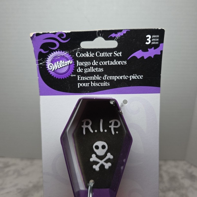 Wilton Halloween Cookie Cutters 3 pc Set R.I.P. Coffin Vampire Fangs Bats NEW gallery