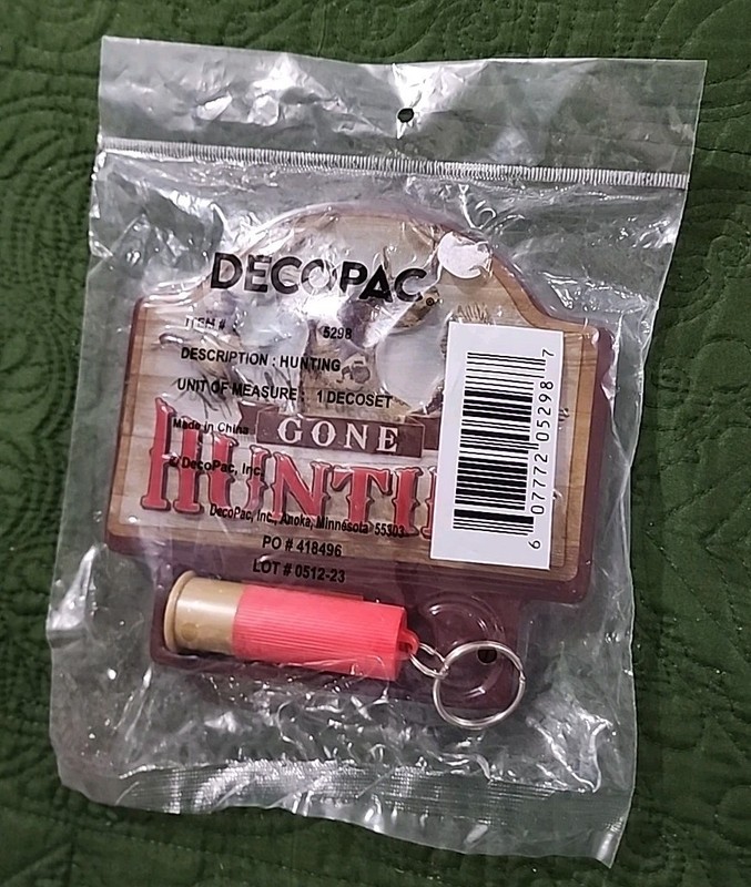 Decopac Gone HUNTING cake Decorating And Shotgun Keychain Kit Deer Grooms Cake