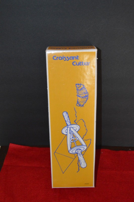 VINTAGE Croissant Pastry Cutter Roller Stainless Steel Wood Handles with Box