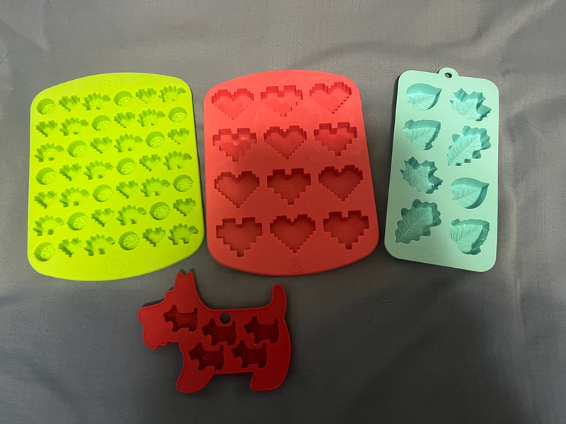 Silicone Baking Molds, Dogs, Dinosaurs, Hearts and Leaves