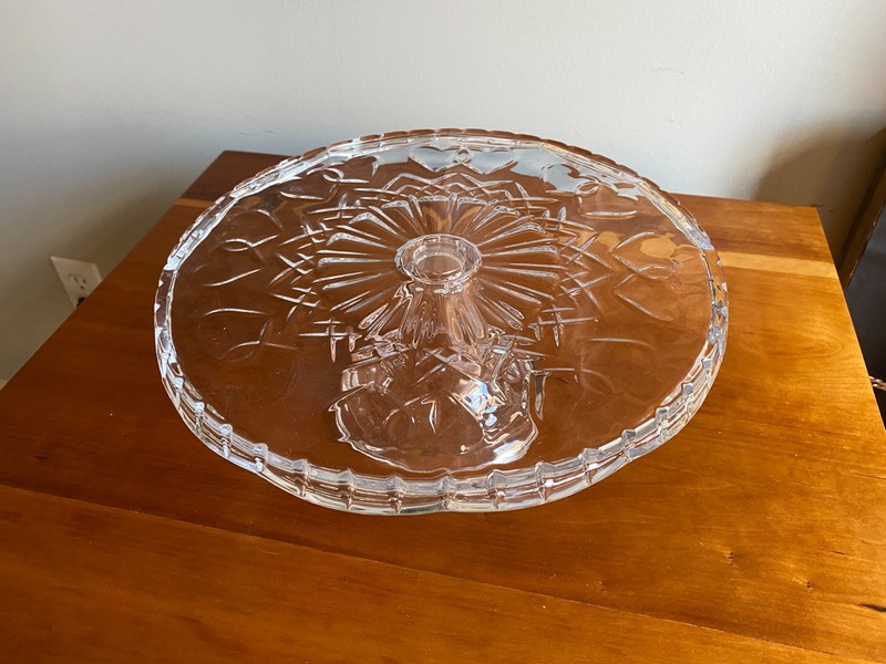 Hearts Design Cake Stand. 11.5″ Wide. Shannon Crystal Designs Of Ireland. Nice!