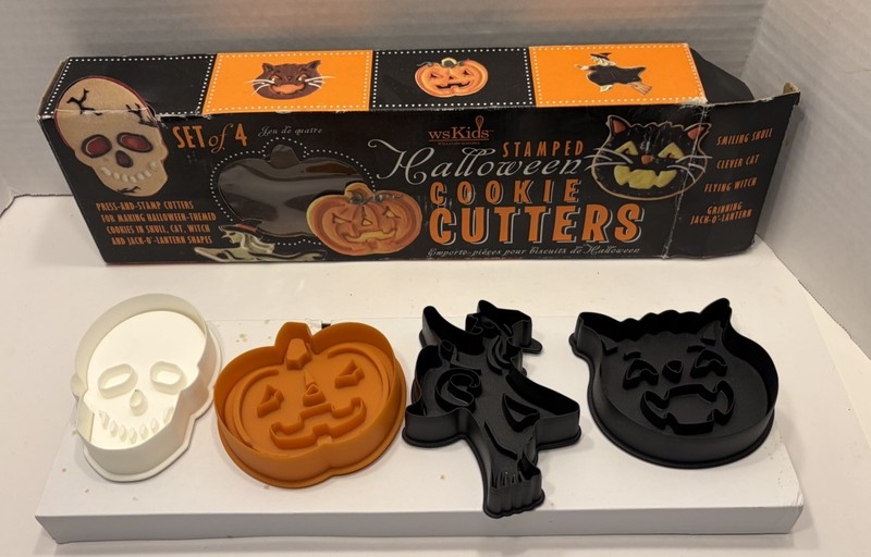 Williams-Sonoma WS Kids Stamped Halloween Cookie Cutters Skull Cat Witch JOL 4pc