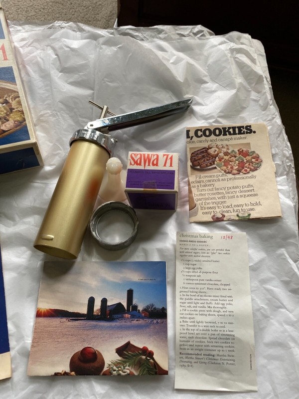 VINTAGE SWEDISH MADE SAWA 71 DELUXE METAL COOKIE PRESS SPRITZ gallery