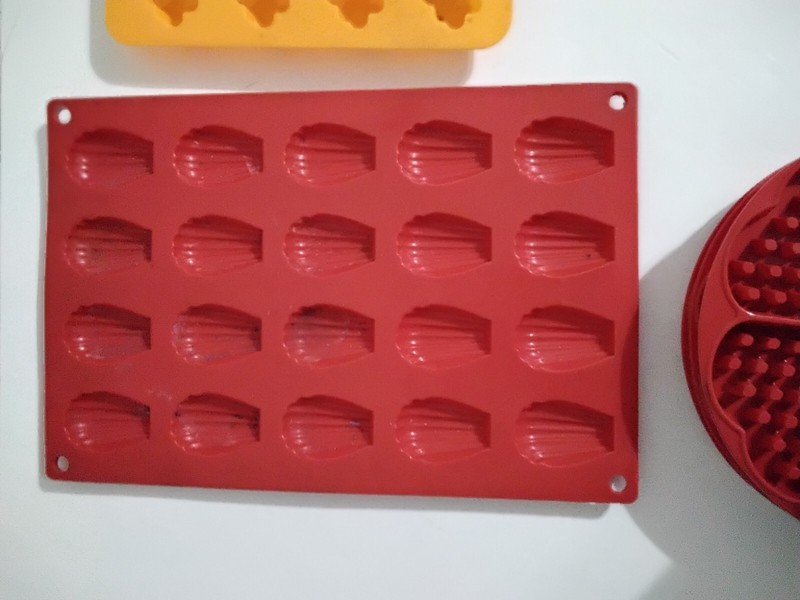 Bakers Holidays Coming Set of 5 Silicone Candy Molds 1 Shell 1 Carrot 3 Hearts gallery