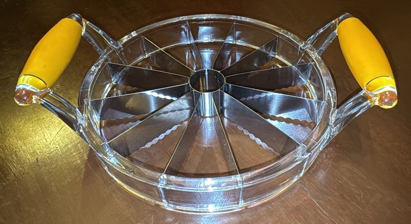 Vintage Lucite and Stainless Steel Yellow Handled 12 Slice Pie Cutter
