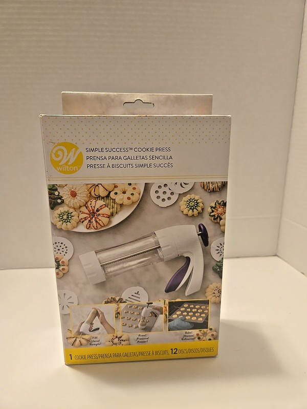 Wilton Cookie Press with 12 Disks – Easy Squeeze Baking Tool, Boxed