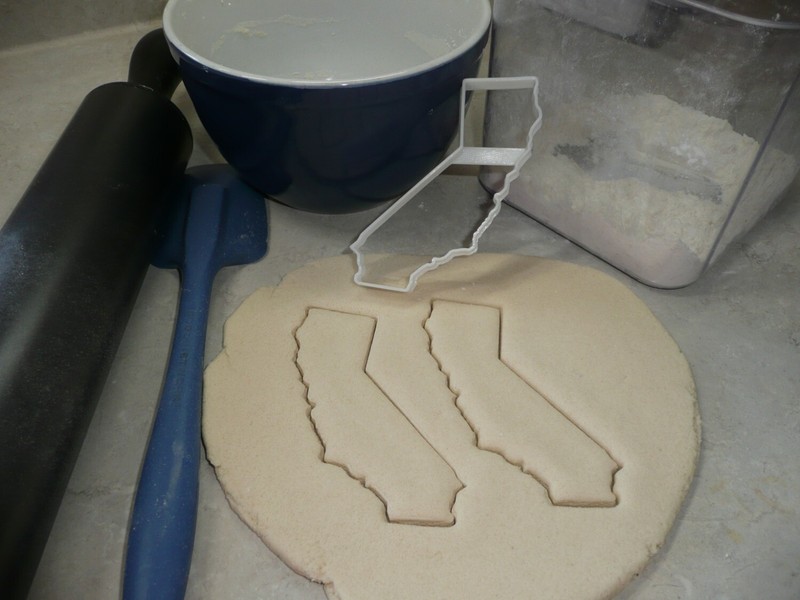 CALIFORNIA STATE OUTLINE GOLDEN COOKIE CUTTER MADE IN USA PR4682 gallery