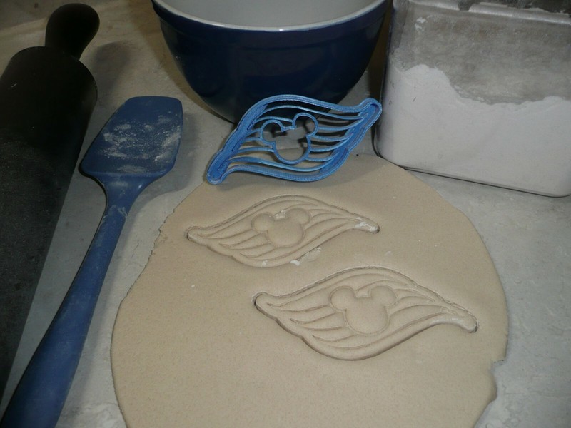 MICKEY MOUSE HEAD FACE ON CRUISE LINE FLAG OCEAN WATER COOKIE CUTTER USA PR2722 gallery