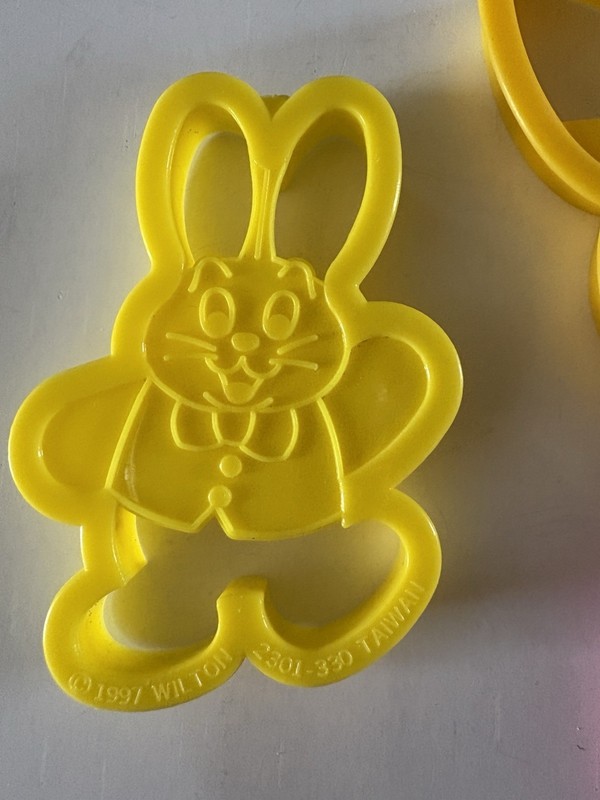 Lot Of 4 - Wilton Easter Plastic Cookie Cutters - Bunny, Butterfly, 2 Eggs gallery