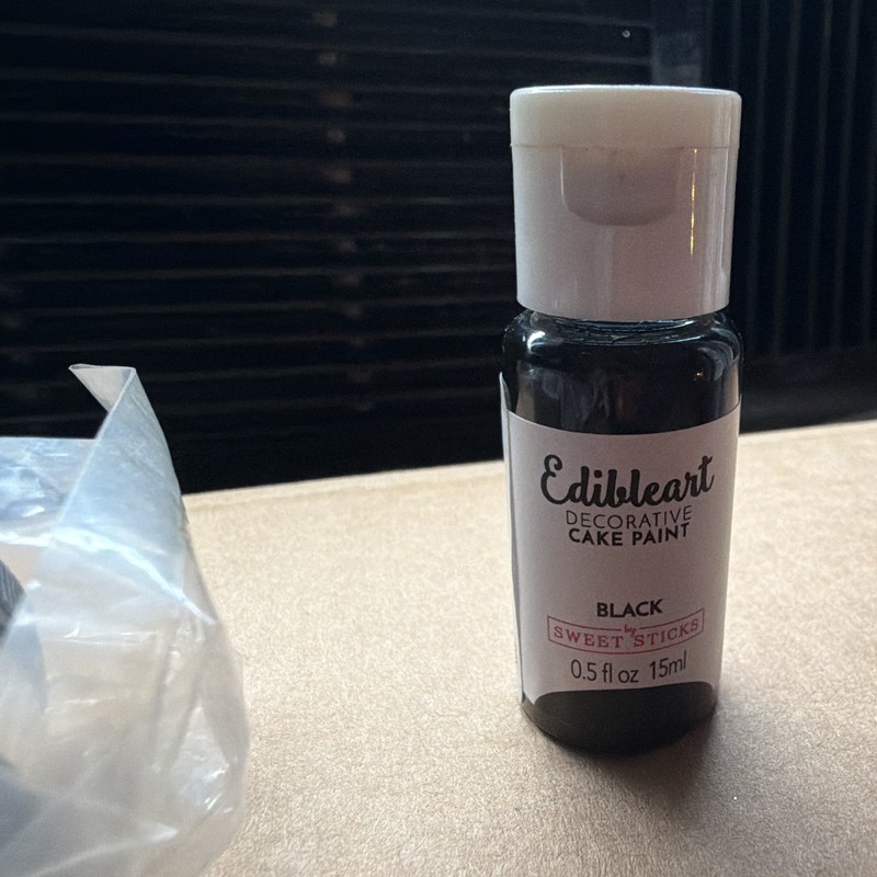 DECOPAC Airbrush Kit w/ Midnight Black 9610 & Edible Cake Paint 0.5 fl oz gallery