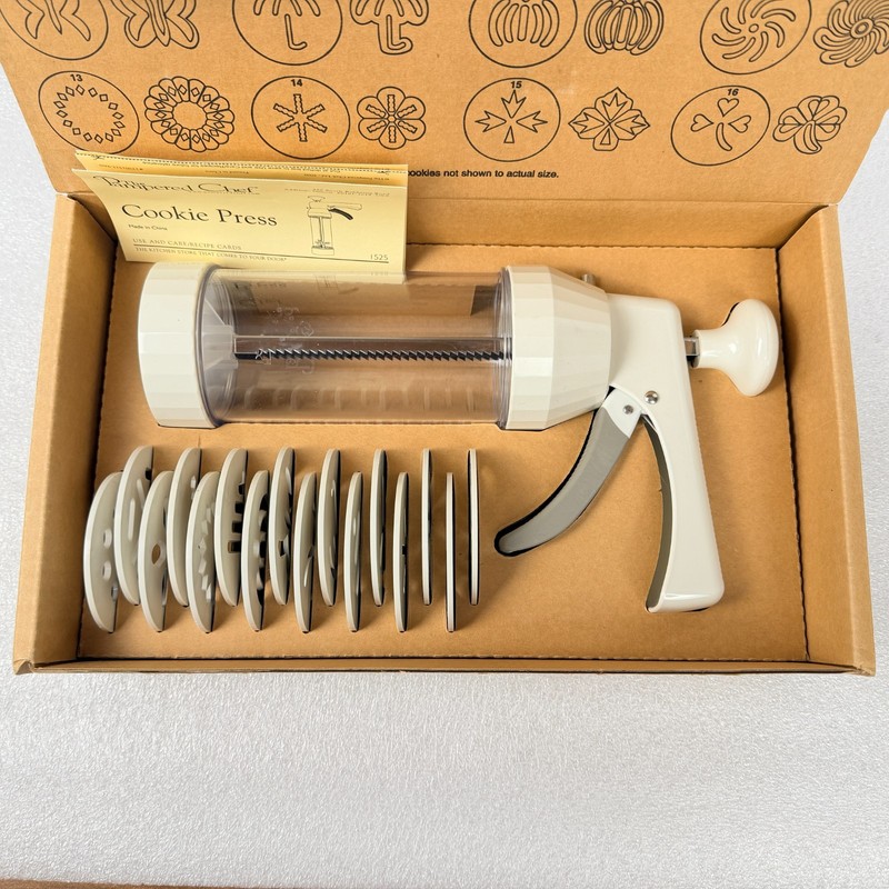 Pampered Chef Cookie Press/Biscuits w/16 Discs 1525 gallery