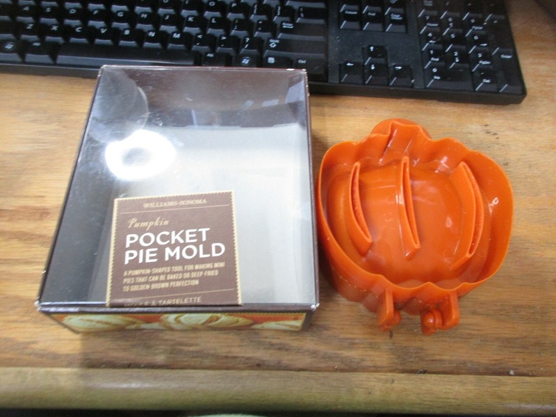Williams Sonoma Personal Size Pumpkin Shaped Pocket Pie Mold EUC gallery
