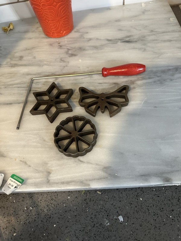 OLD VINTAGE WAFFLE DIPPING CAST IRON CUTTER PATTY SET WOOD HANDLE LOT of 4 Kitch gallery