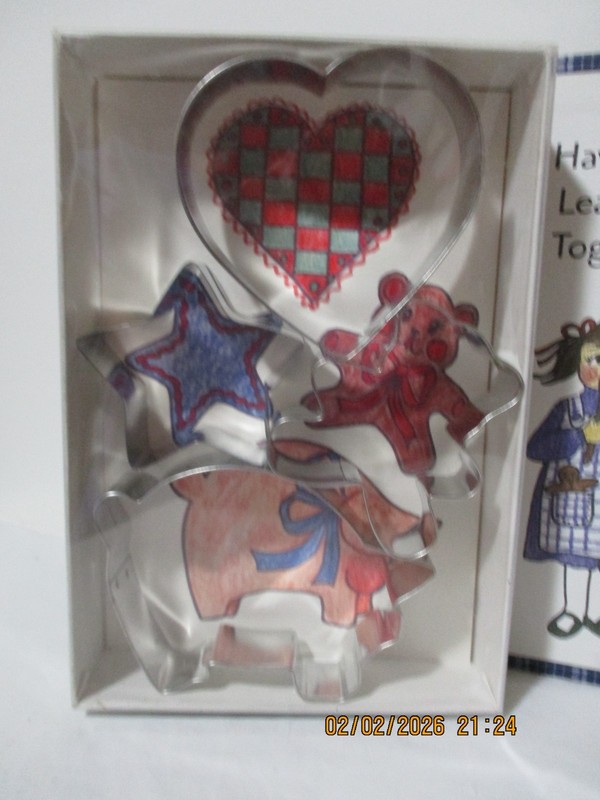 "With Mommy's Help A Cookbook For Children" by Ann Clark w/4 Cookie Cutters gallery