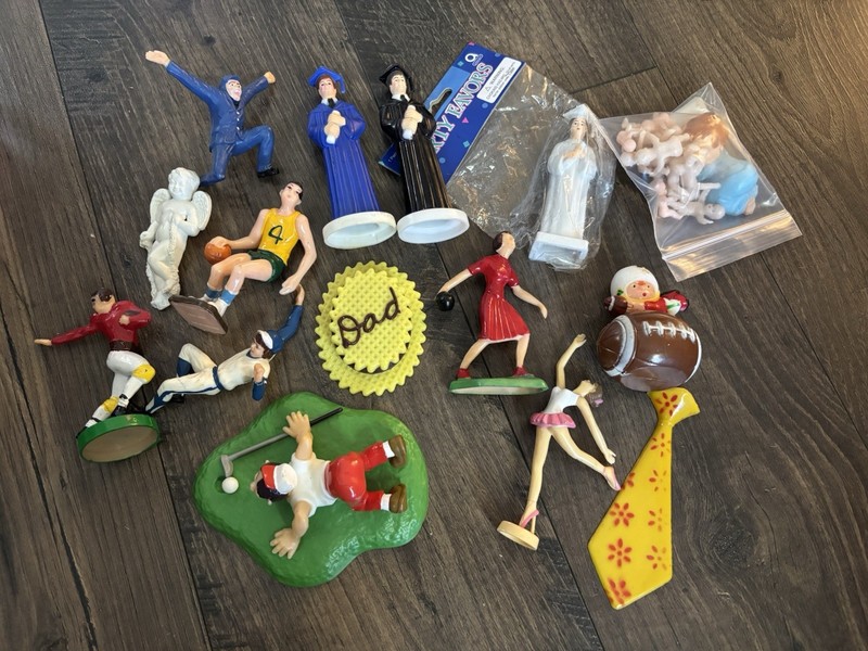 Vintage Lot Of Wilton Graduation, Athletes, Baby, Dad Golfing 15 Pieces