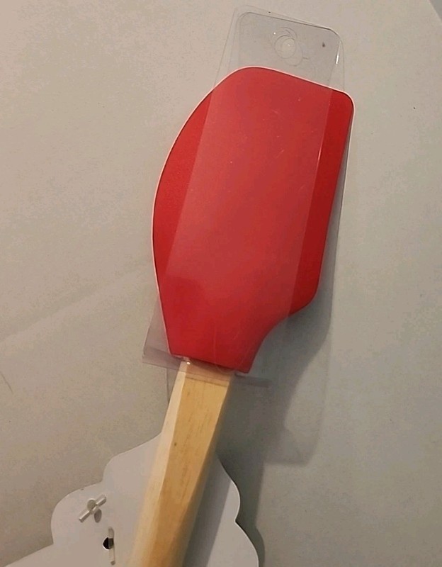KRUMBS Kitchen SPATULA & Cookie CUTTER SET Red Christmas. gallery