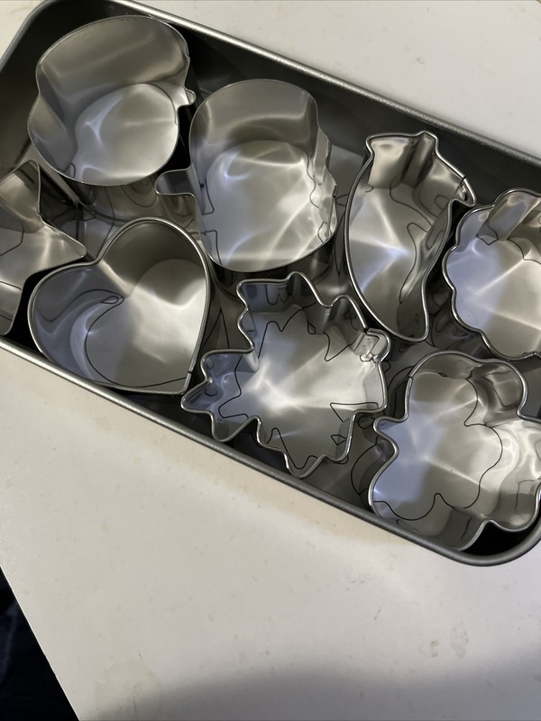 The Pampered Chef - Metal Creative Cutters Set Mini Cookie Cutters Heart Clover gallery