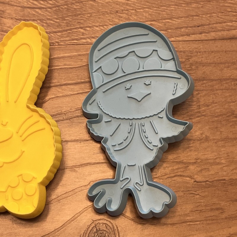 VTG Hallmark Cards Inc Plastic Cookie Cutters Easter Bunny And Fashion Chick HTF gallery