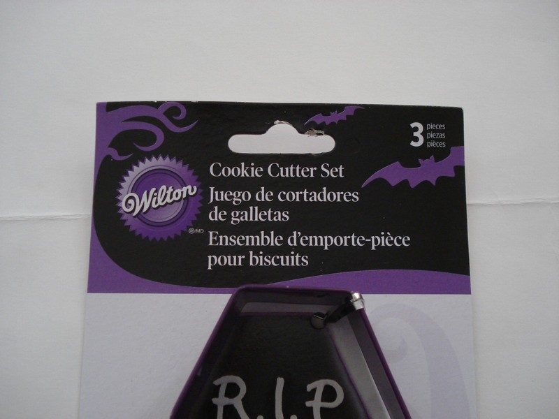 Wilton Cookie Cutter Set of 3 Cutters Halloween Coffin Bat Fangs NEW  gallery