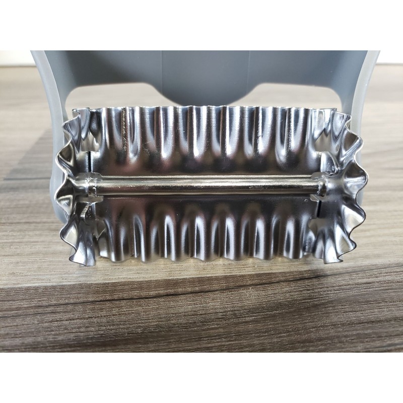 PAMPERED CHEF ROLLING COOKIE CUTTER # 1442 NEW OPEN BOX gallery