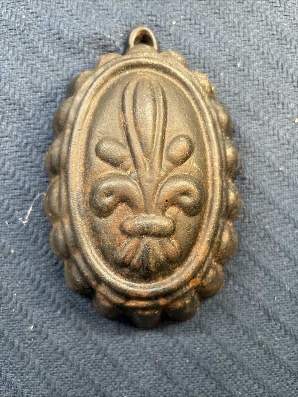 Antique Cast Iron Food Mold Fleur de Lis, Vintage